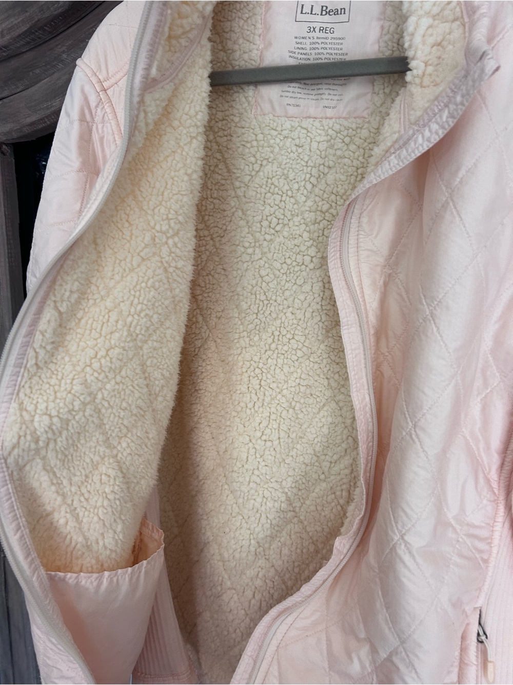 L.L. Bean Women's Pale Pink Quilted Puffer Jacket with Sherpa Collar - Picture 5 of 5